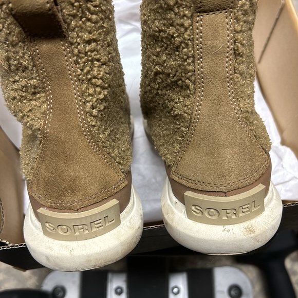 Sorel boots - Picture 2 of 4